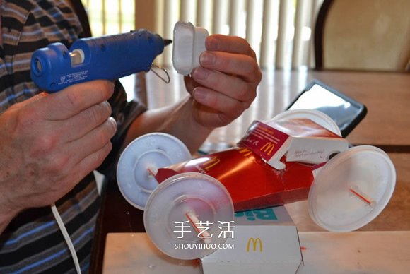 麥當(dāng)勞包裝盒廢物利用 手工制作酷炫賽車模型 -  rpnrmr.com