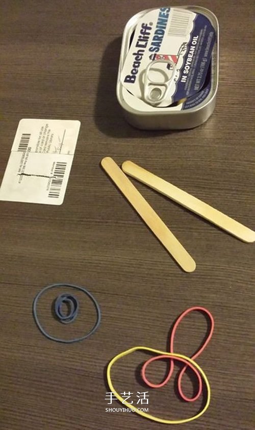 沙丁魚罐頭盒DIY制作橡皮筋動力船的方法 -  rpnrmr.com