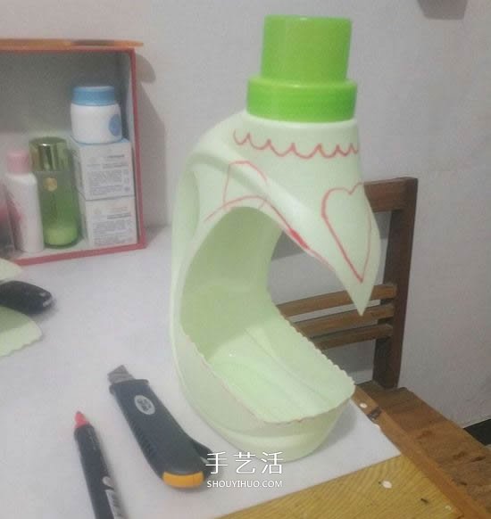 洗衣液瓶手工雕刻 DIY制作優(yōu)雅花盆的方法 -  rpnrmr.com