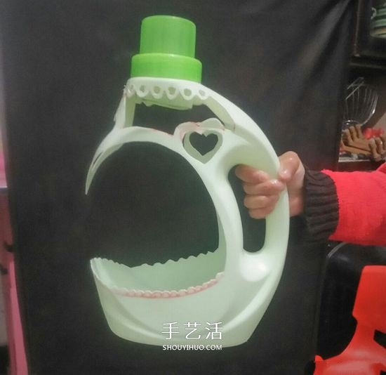 洗衣液瓶手工雕刻 DIY制作優(yōu)雅花盆的方法 -  rpnrmr.com