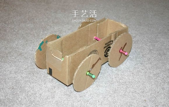 用紙板箱手工制作橡皮筋動(dòng)力車的方法 -  rpnrmr.com