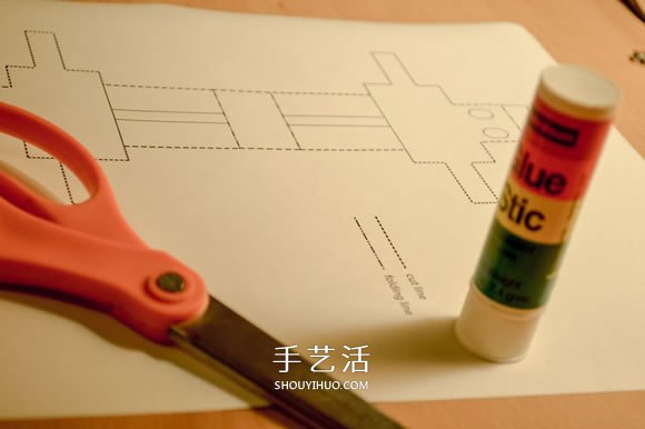 最簡(jiǎn)單機(jī)器人紙模型的制作方法 -  rpnrmr.com