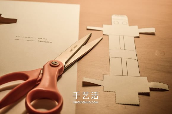 最簡(jiǎn)單機(jī)器人紙模型的制作方法 -  rpnrmr.com