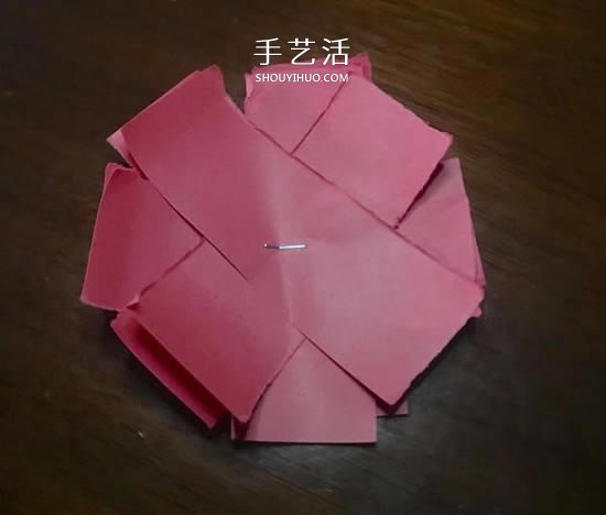 彩紙制作玫瑰花的簡單教程 -  rpnrmr.com