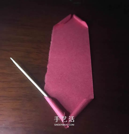 彩紙制作玫瑰花的簡單教程 -  rpnrmr.com