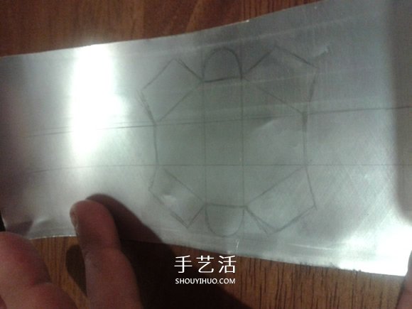 易拉罐D(zhuǎn)IY制作星球大戰(zhàn)R2-D2機器人的方法 -  rpnrmr.com
