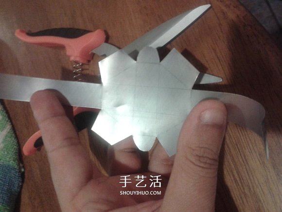 易拉罐D(zhuǎn)IY制作星球大戰(zhàn)R2-D2機器人的方法 -  rpnrmr.com