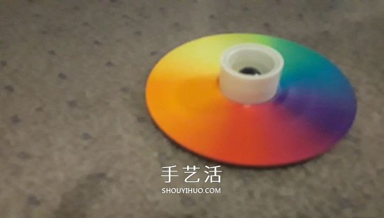 舊光盤(pán)手工制作彩虹陀螺玩具的教程 -  rpnrmr.com