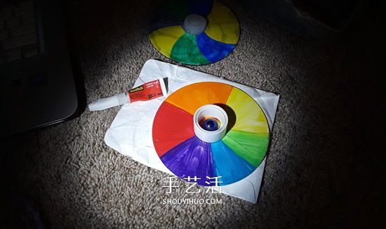 舊光盤(pán)手工制作彩虹陀螺玩具的教程 -  rpnrmr.com