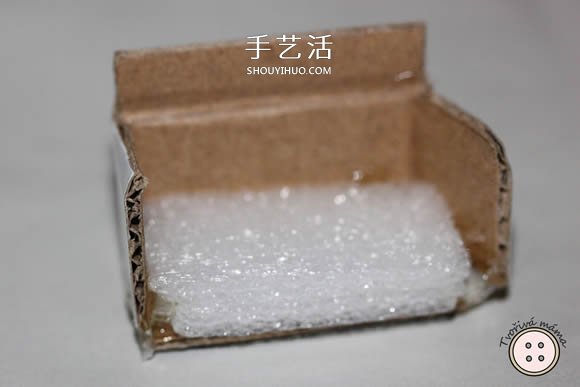 瓦楞紙板手工制作微型扶手椅圖解教程 -  rpnrmr.com