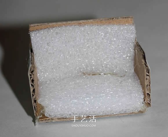瓦楞紙板手工制作微型扶手椅圖解教程 -  rpnrmr.com