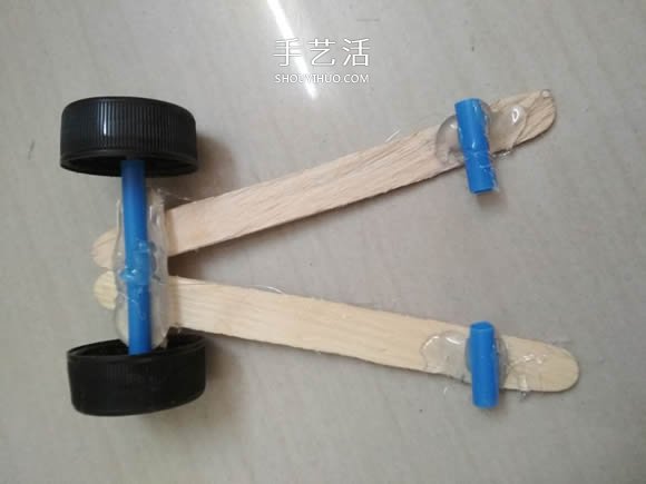 廢物利用DIY橡皮筋動(dòng)力回力車的方法 -  rpnrmr.com