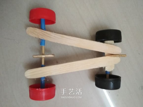 廢物利用DIY橡皮筋動(dòng)力回力車的方法 -  rpnrmr.com