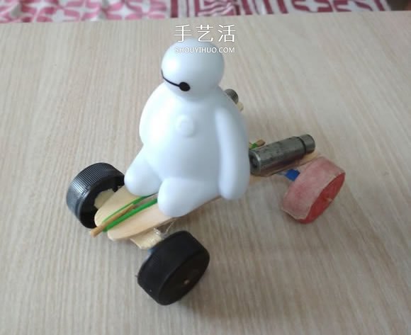 廢物利用DIY橡皮筋動(dòng)力回力車的方法 -  rpnrmr.com