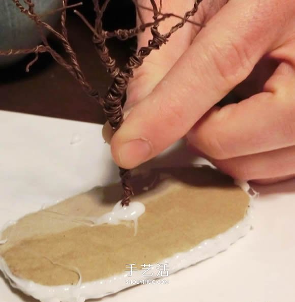 自制圣誕節(jié)光禿禿樹木裝飾的制作方法 -  rpnrmr.com