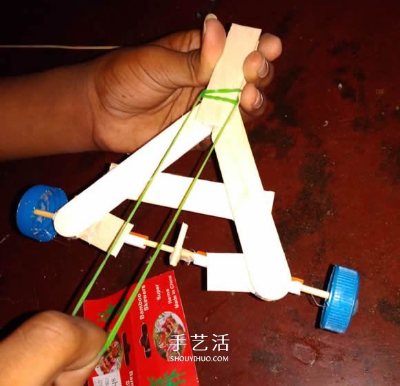 冰淇淋棒手工制作橡皮筋動力車的教程 -  rpnrmr.com