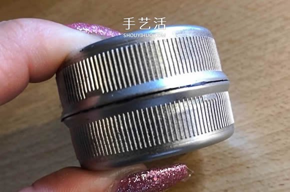 塑料瓶蓋手工制作圣誕球掛飾的教程 -  rpnrmr.com
