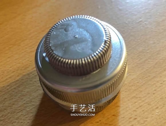 塑料瓶蓋手工制作圣誕球掛飾的教程 -  rpnrmr.com