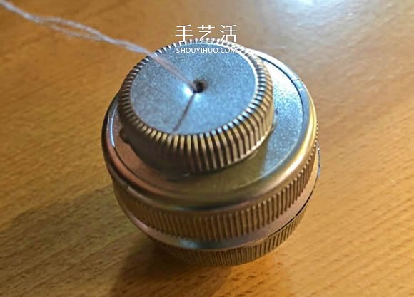 塑料瓶蓋手工制作圣誕球掛飾的教程 -  rpnrmr.com