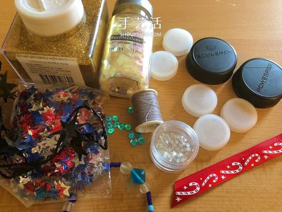 塑料瓶蓋手工制作圣誕球掛飾的教程 -  rpnrmr.com