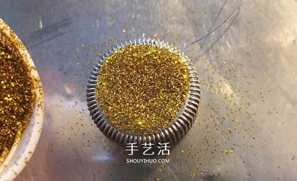 塑料瓶蓋手工制作圣誕球掛飾的教程 -  rpnrmr.com