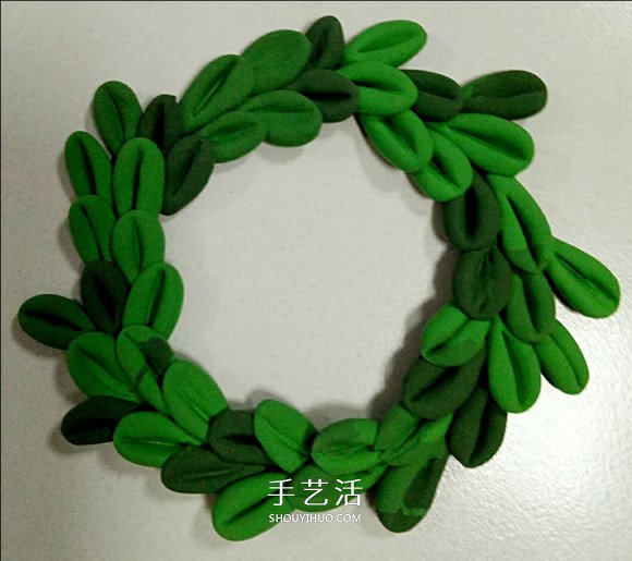 簡(jiǎn)單又漂亮粘土圣誕花環(huán)的做法圖解 -  rpnrmr.com