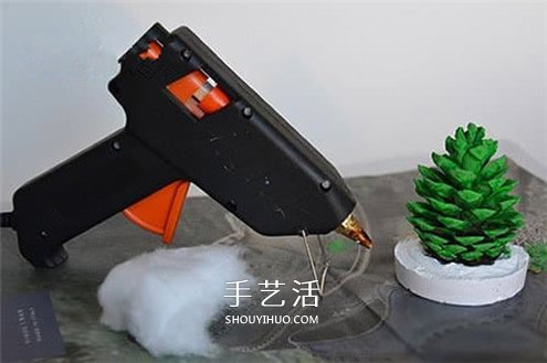 自制松果圣誕樹裝飾品的方法教程 -  rpnrmr.com