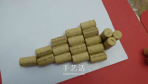 紅酒瓶塞手工制作圣誕樹的做法圖解 -  rpnrmr.com