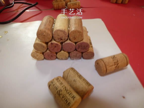 紅酒瓶塞手工制作圣誕樹的做法圖解 -  rpnrmr.com