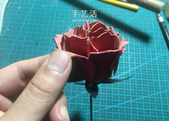 皮革手工制作紅色玫瑰花的做法 -  rpnrmr.com