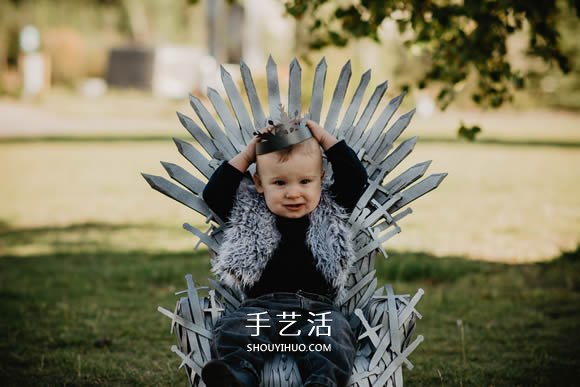 統(tǒng)治維斯特洛斯！用塑料椅給寶寶做鐵王座 -  rpnrmr.com
