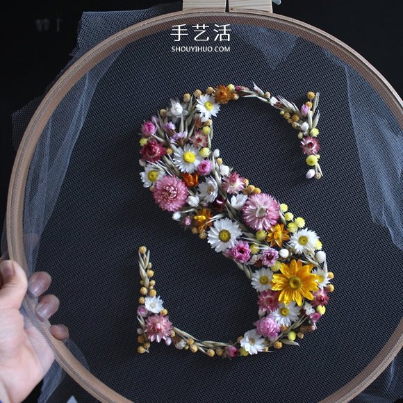 將干花“繡”成字母 這么美的靈感來自于夢里 -  rpnrmr.com