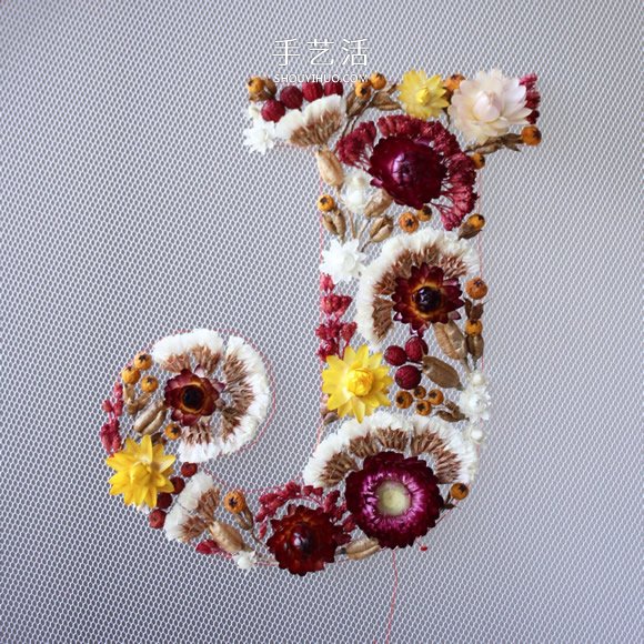 將干花“繡”成字母 這么美的靈感來自于夢里 -  rpnrmr.com