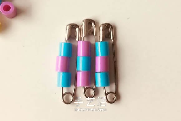 小小別針做首飾！別針手工制作串珠手鐲的方法 -  rpnrmr.com