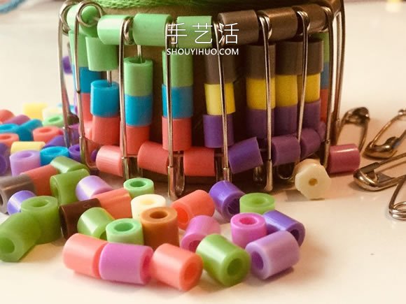 小小別針做首飾！別針手工制作串珠手鐲的方法 -  rpnrmr.com