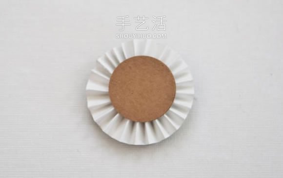 最簡(jiǎn)單裝飾紙花制作視頻 紙條加紐扣就搞定！ -  rpnrmr.com