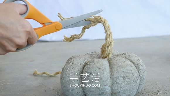 可以保存很久！DIY混凝土南瓜的方法 -  rpnrmr.com
