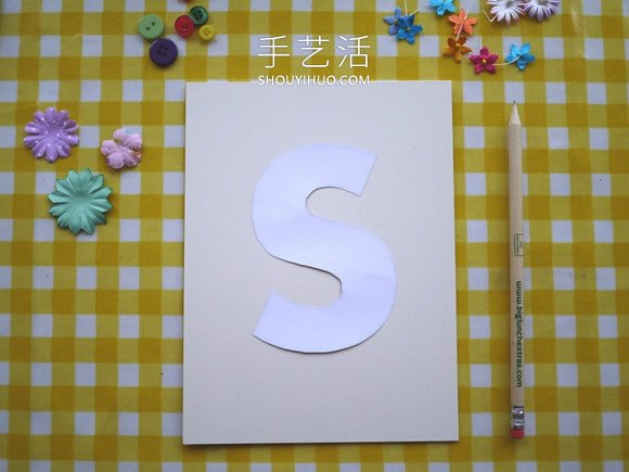 收集的小玩意拼貼 制作漂亮字母裝飾畫！ -  rpnrmr.com