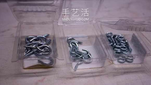 舊托盤巧改造！做成超實(shí)用又好看的首飾架 -  rpnrmr.com