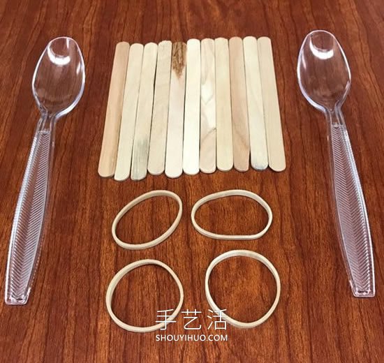 自制雙重彈射器玩具 僅需準(zhǔn)備冰棍棒和塑料勺 -  rpnrmr.com