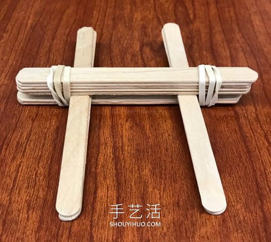 自制雙重彈射器玩具 僅需準(zhǔn)備冰棍棒和塑料勺 -  rpnrmr.com