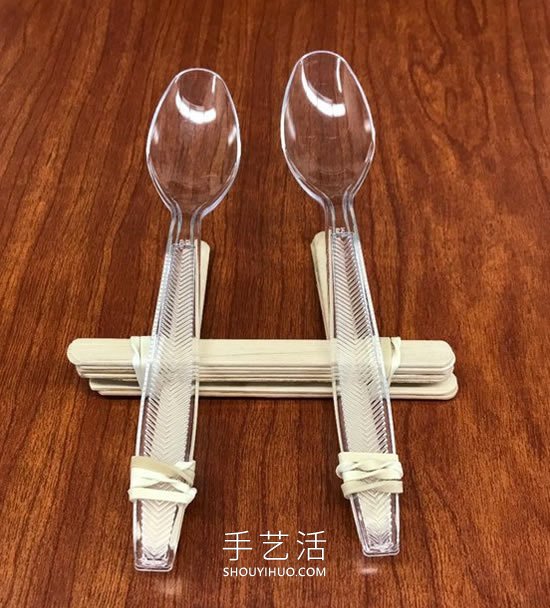 自制雙重彈射器玩具 僅需準(zhǔn)備冰棍棒和塑料勺 -  rpnrmr.com