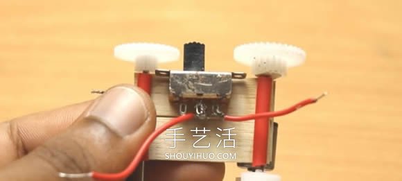 DIY迷你電動(dòng)車(chē)玩具視頻！通過(guò)齒輪進(jìn)行傳動(dòng) -  rpnrmr.com