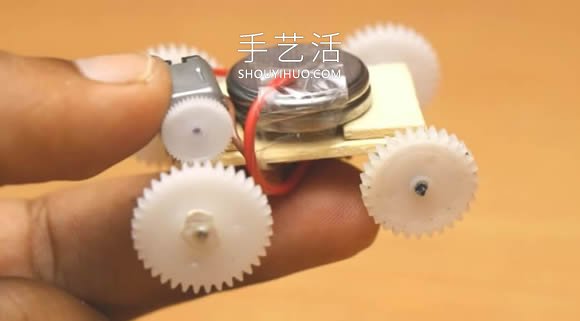 DIY迷你電動(dòng)車(chē)玩具視頻！通過(guò)齒輪進(jìn)行傳動(dòng) -  rpnrmr.com