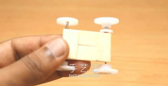 DIY迷你電動(dòng)車(chē)玩具視頻！通過(guò)齒輪進(jìn)行傳動(dòng) -  rpnrmr.com