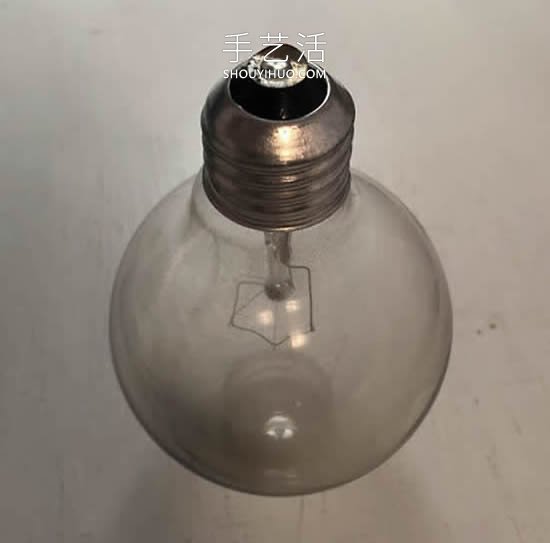 極簡風(fēng)格！用舊燈泡DIY優(yōu)雅花瓶的方法 -  rpnrmr.com