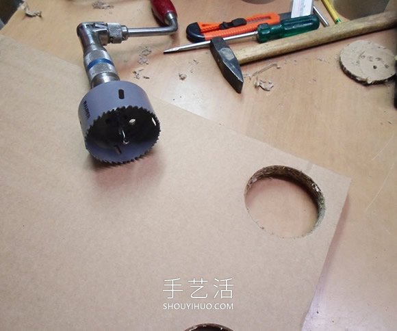 自制多功能床桌的方法 用紙板都不用花錢！ -  rpnrmr.com