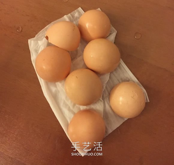 把蛋殼貼到玻璃瓶上 自制漂亮花瓶的方法！ -  rpnrmr.com