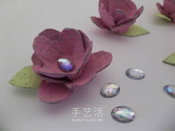 雞蛋保護托廢物利用 手工制作花朵的做法 -  rpnrmr.com