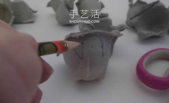 雞蛋保護托廢物利用 手工制作花朵的做法 -  rpnrmr.com